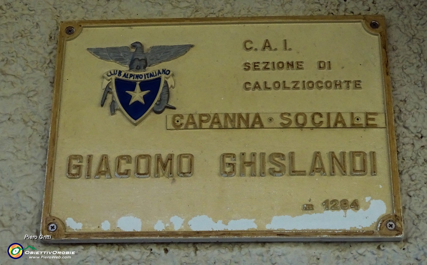 76 E siamo alla Capanna Ghislandi al Passo del Fo.JPG -                                